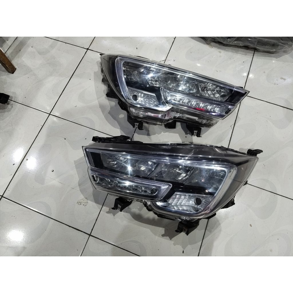 headlamp Suzuki XL7 original. lampu depan XL7 original