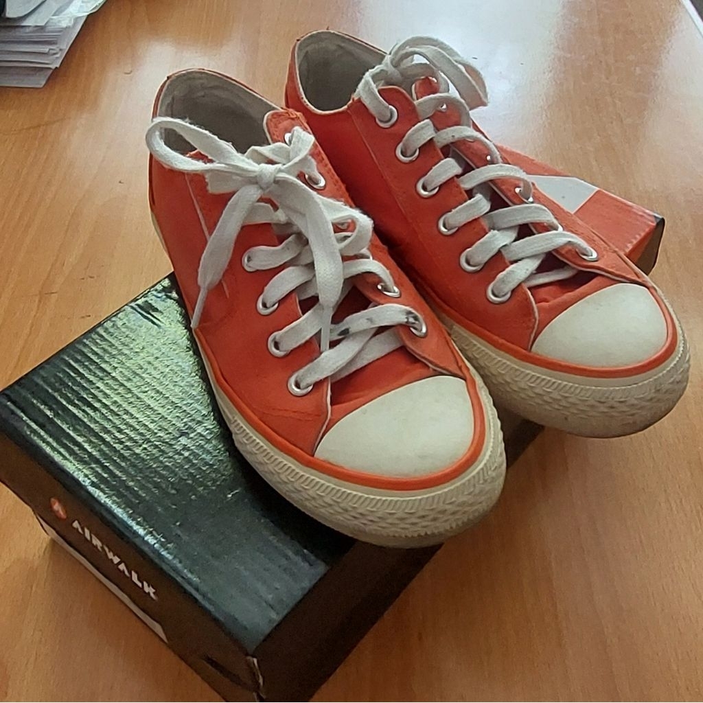 Preloved Sepatu sneakers Airwalk no.37