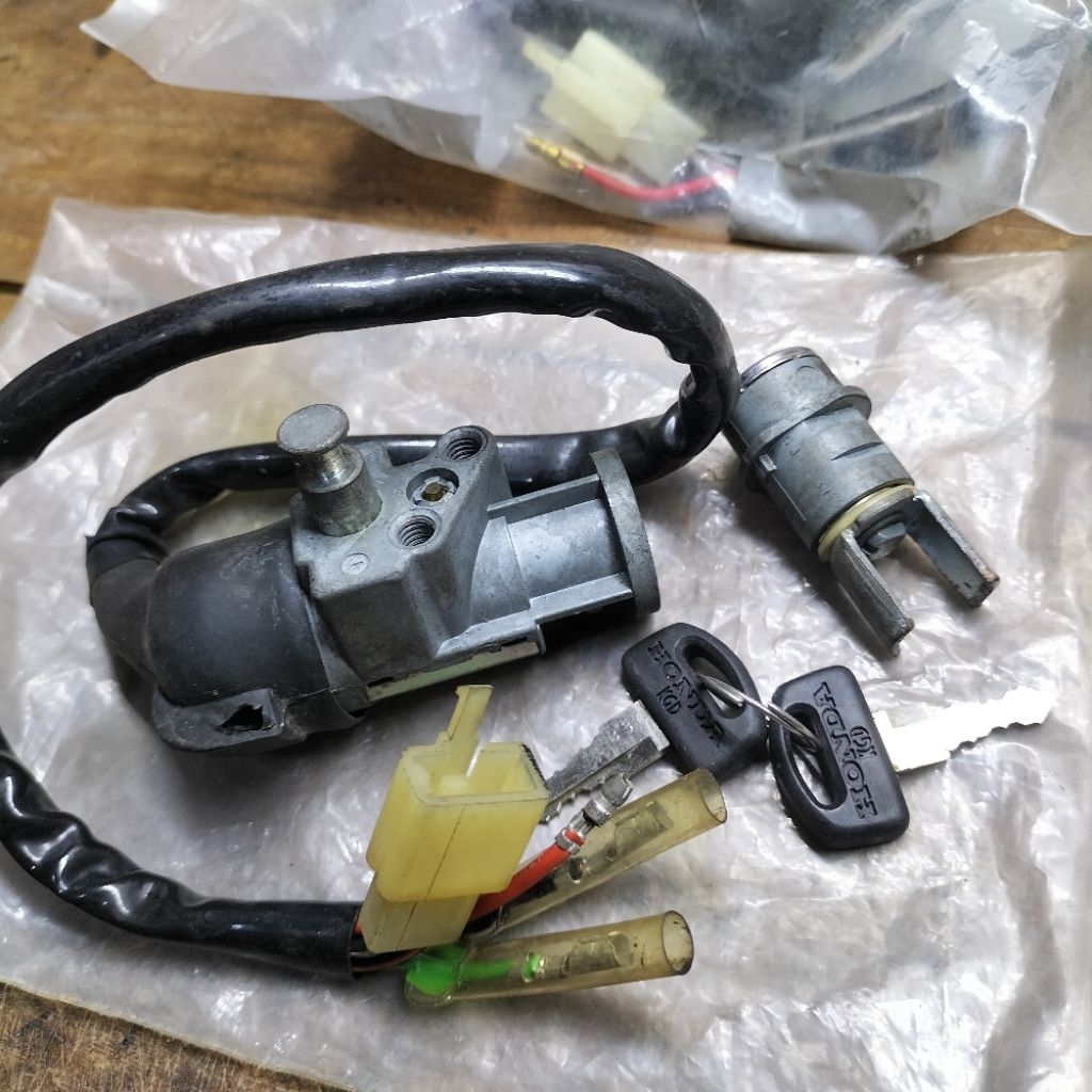 KUNCI KONTAK ASTREA GRAND ORIGINAL KEY SETT GRAND BULUS