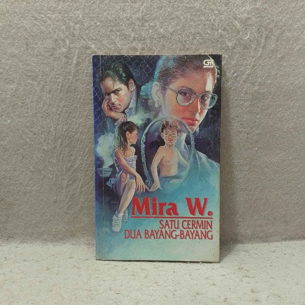 Buku Novel Satu Cermin Dua Bayang Bayang - Mira W