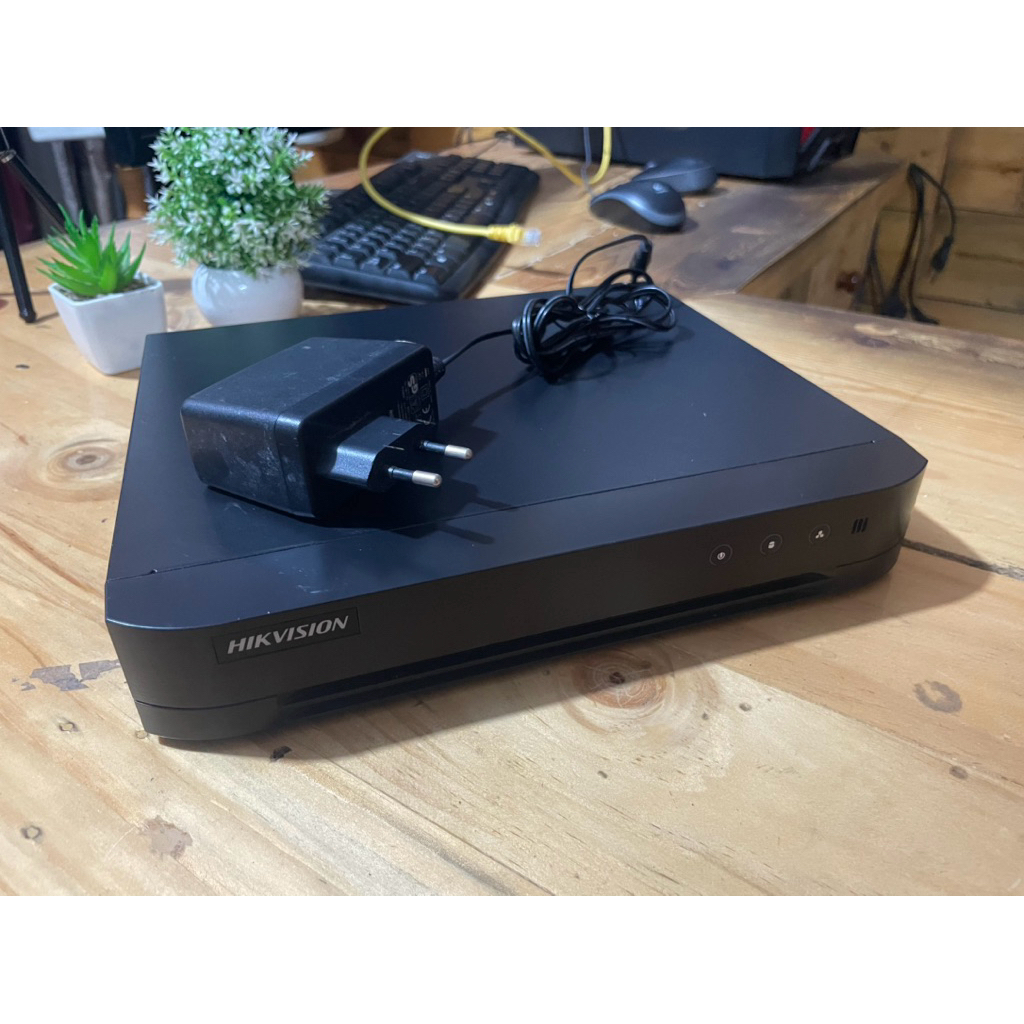 DVR CCTV HIKVISION 8 CHANNEL DS-7208HQHI-K1/E 4MP 2ND SECOND BEKAS MURAH JOGJA