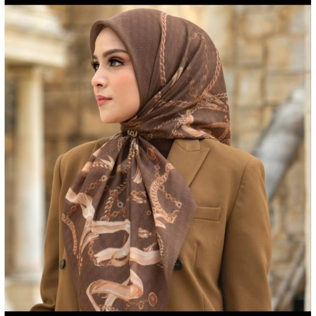 buttonscarves chain series look like