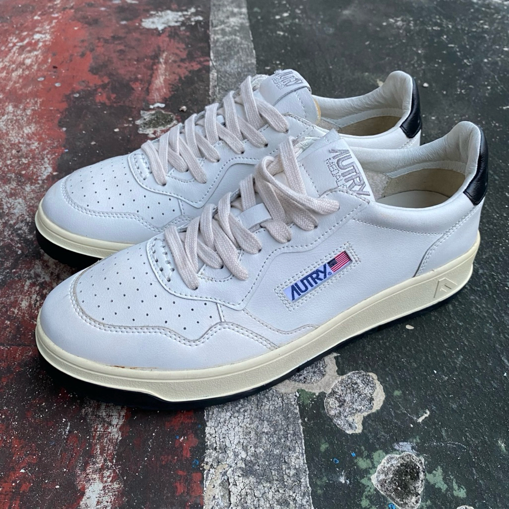 AUTRY medalist leather low white black