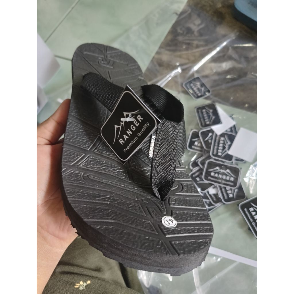 sandal   jepit erger