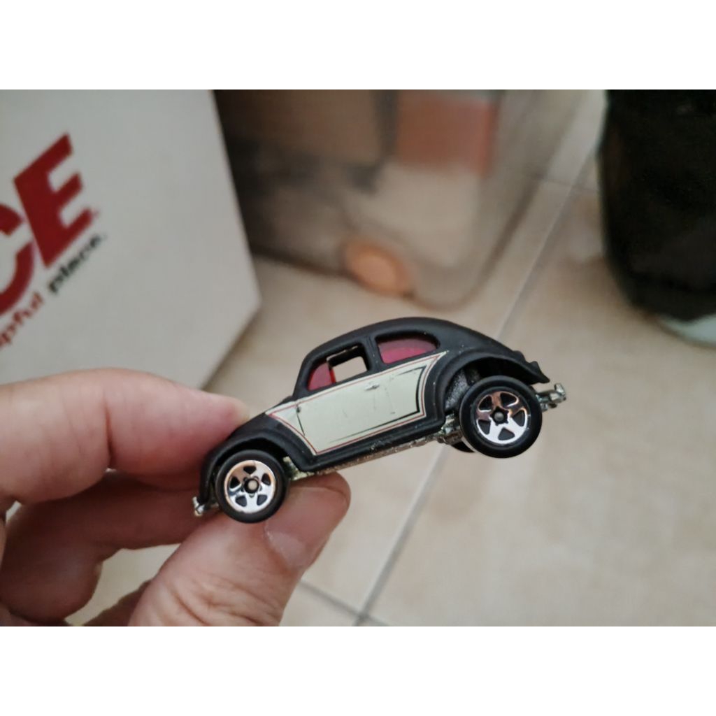hotwheels Volkswagen beetle loose unrivet.