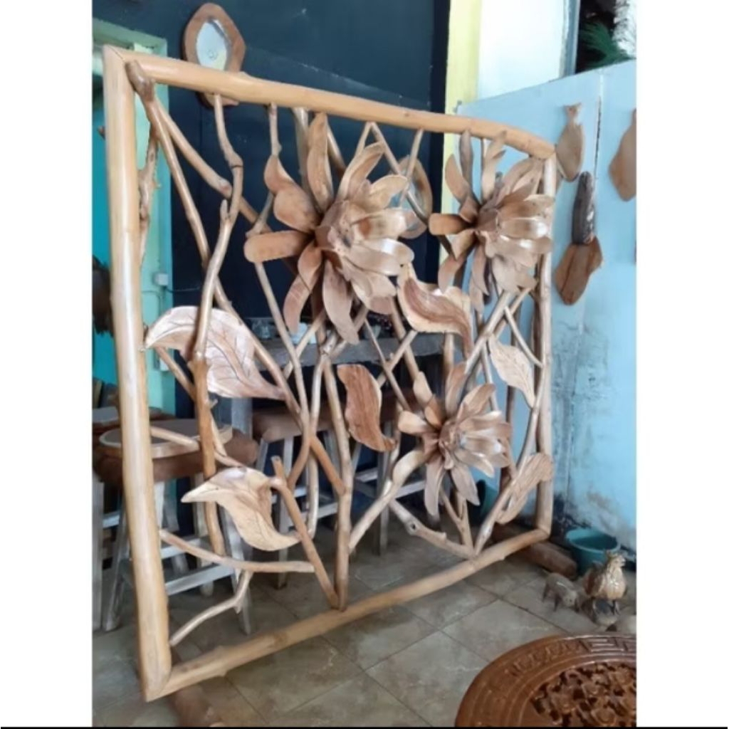 PENYEKAT RUANGAN MOTIF BUNGA