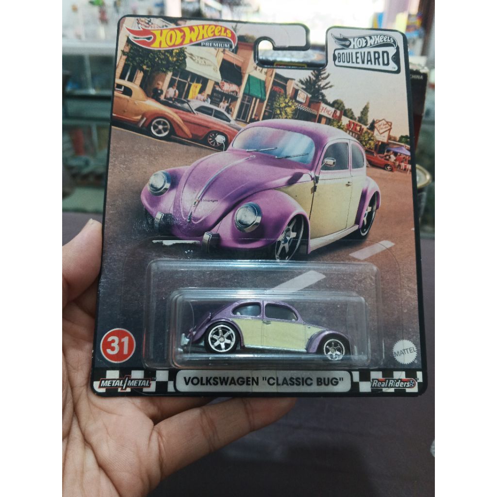 Hot Wheels Premium Boulevard Volkswagen Classic Bug + Protector Premium