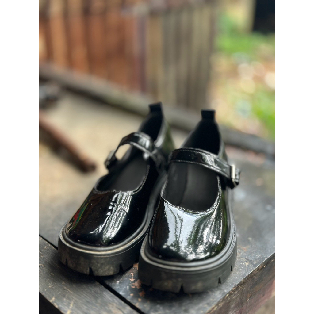 PRELOVED DOCMART PEREMPUAN