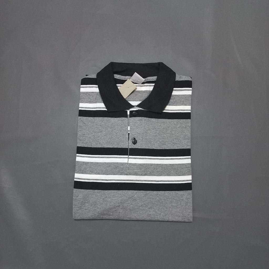 Kaos kerah salur pria lengan pendek tanpa saku