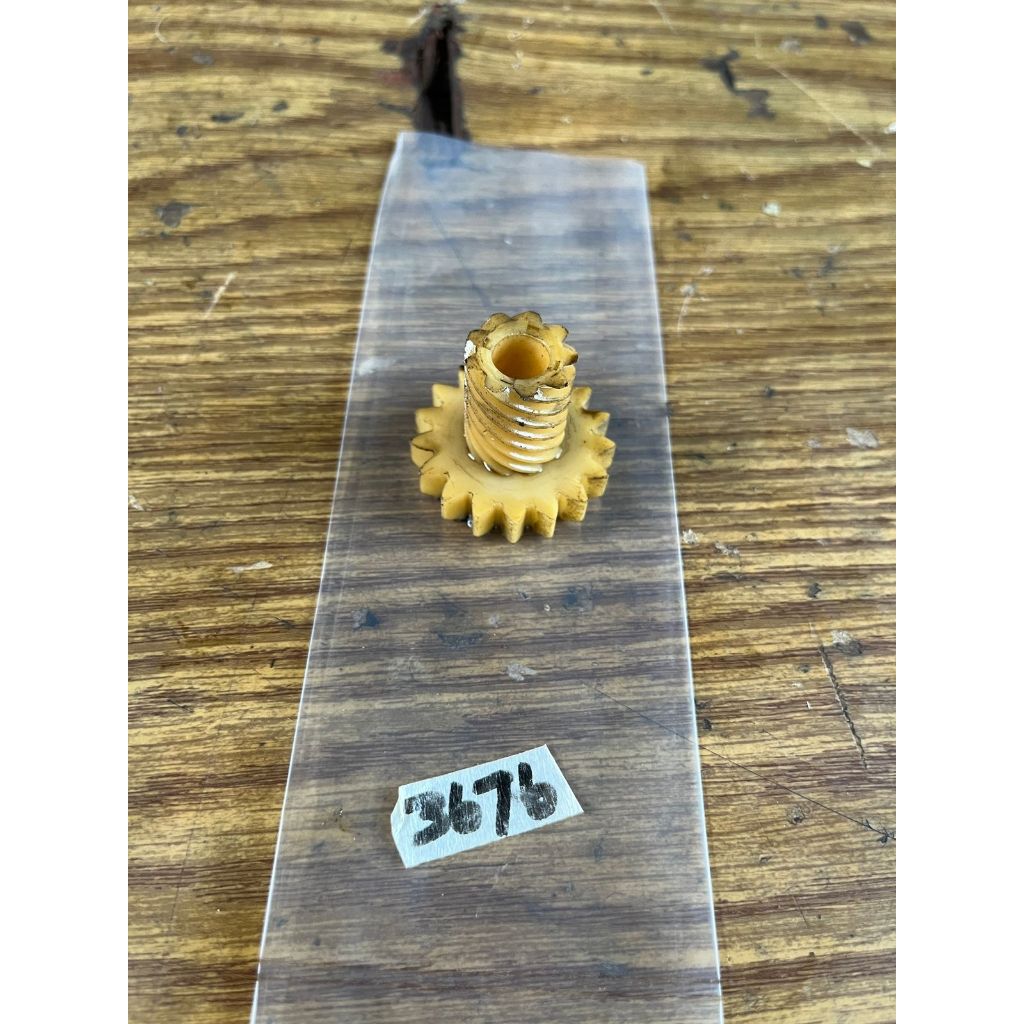 gear gir pompa oli samping suzuki trs gp100 gp 125 original / 3676