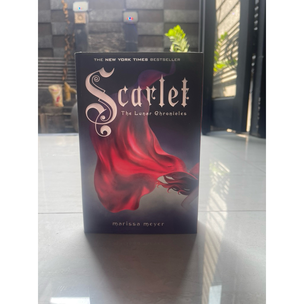 Scarlet HC Novel (The Lunar Chronicles)