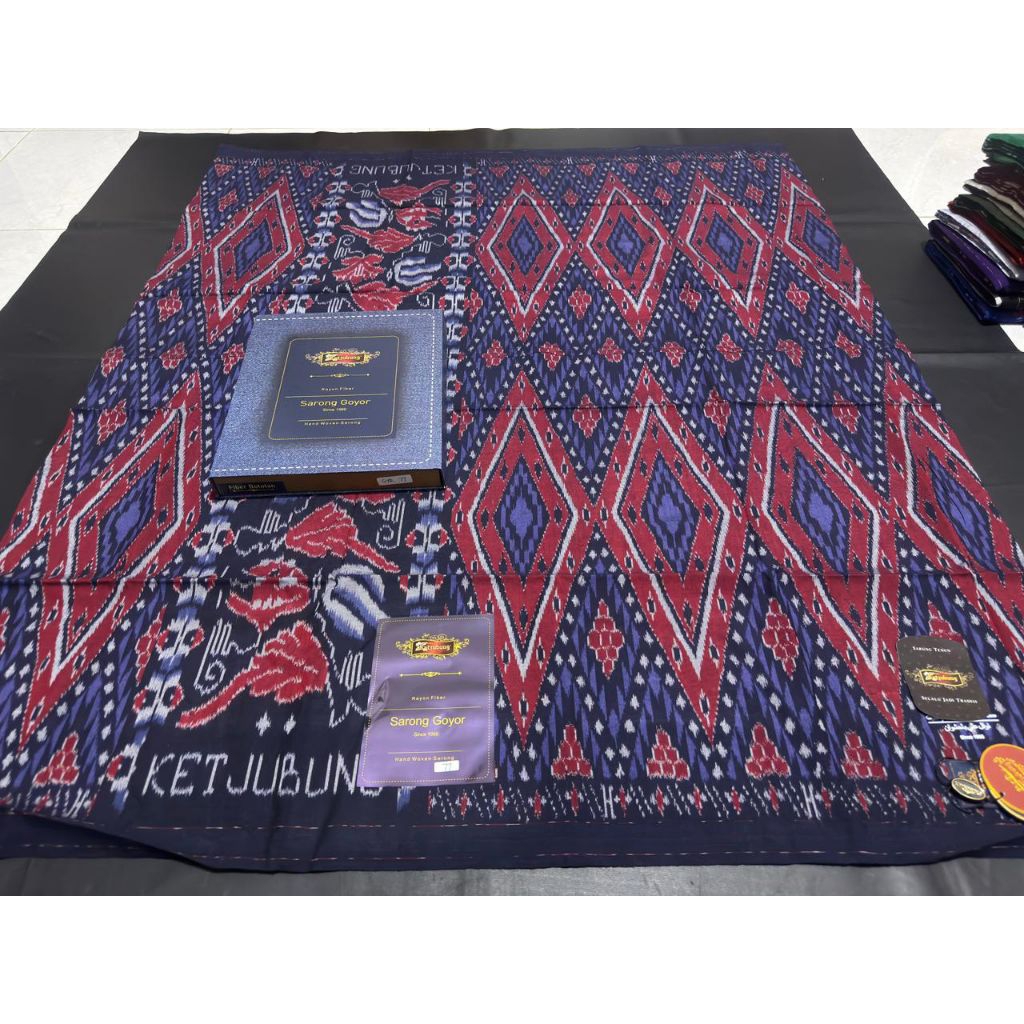 SARUNG KETJUBUNG GOYOR RED/GOLD JAHIT TENGAH