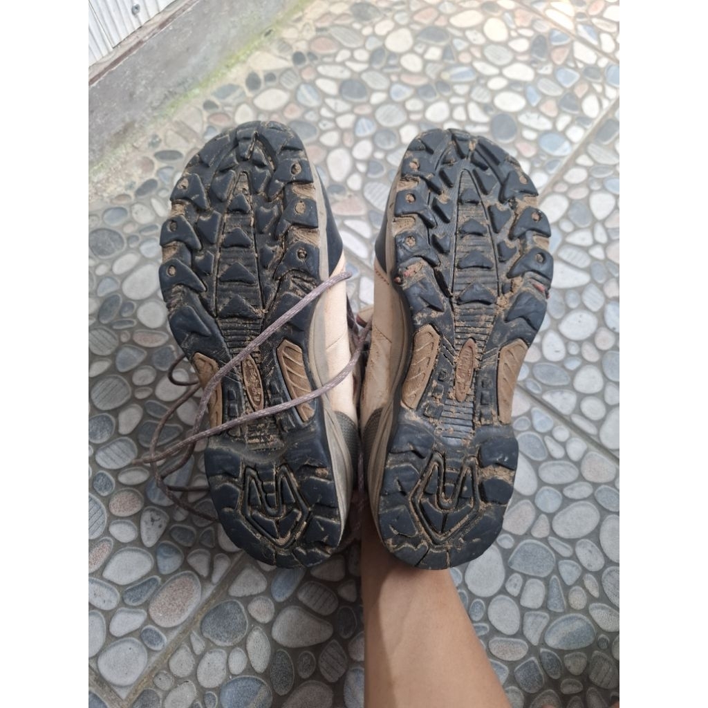 Sepatu outdoor lecaf goretex