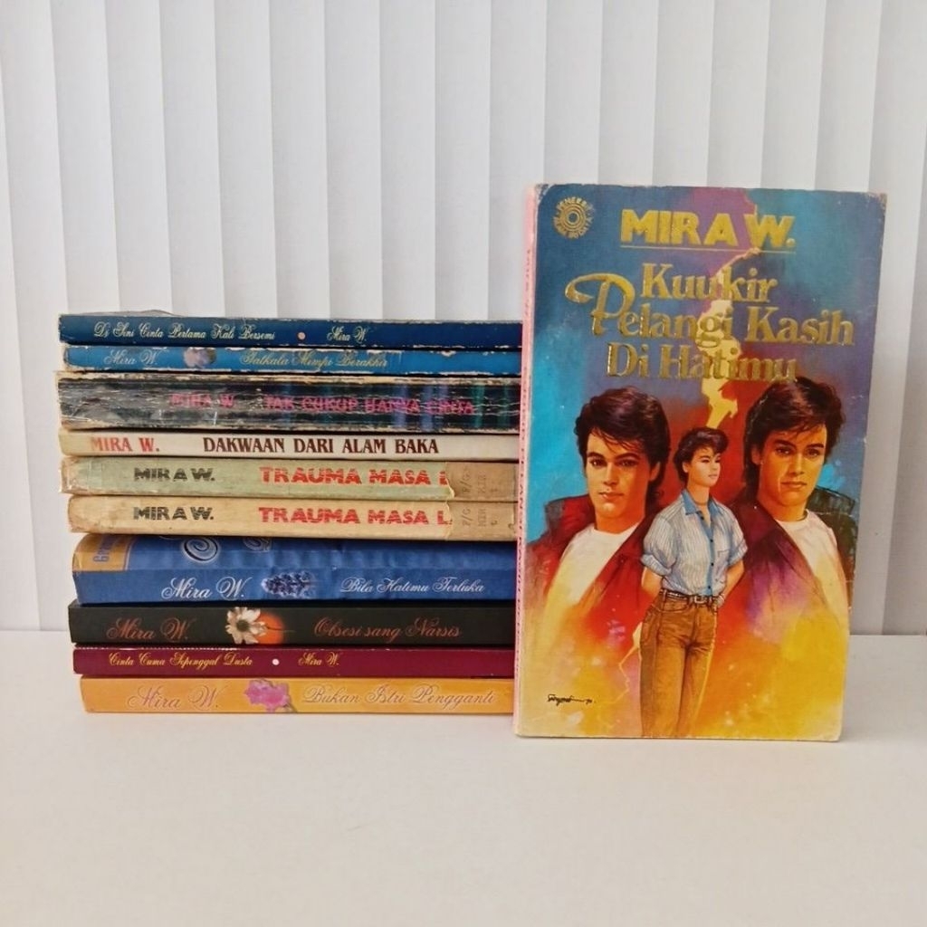 Buku Koleksi Mira W.