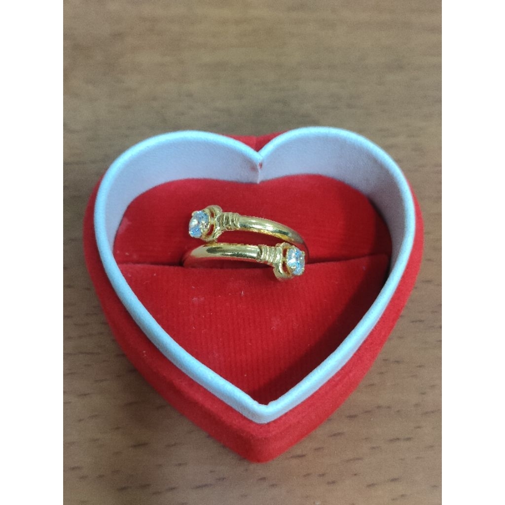 Cincin silang mata putih 2 gram emas muda
