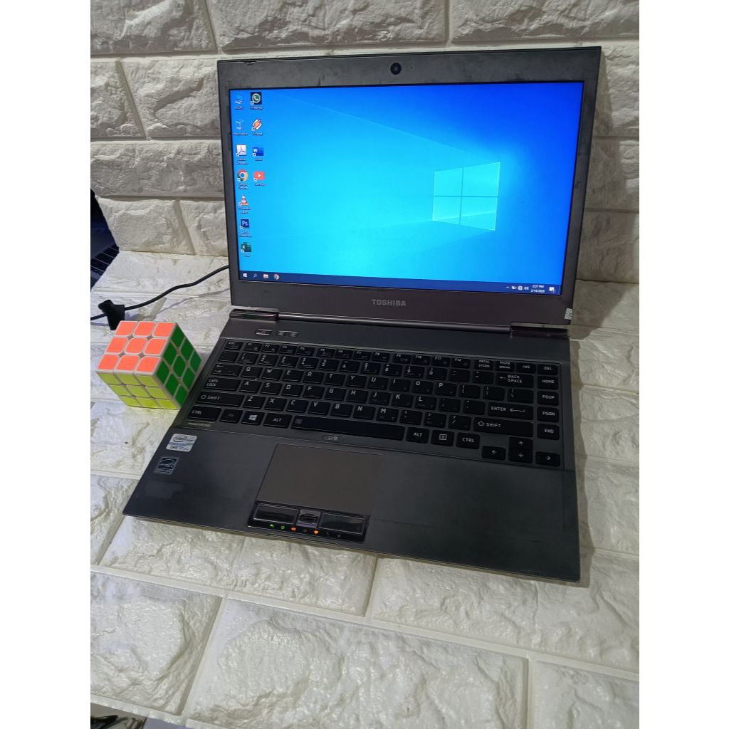 Laptop core i7 slim ringan toshiba Portege Z930 ram 8 gb ssd 256 gb