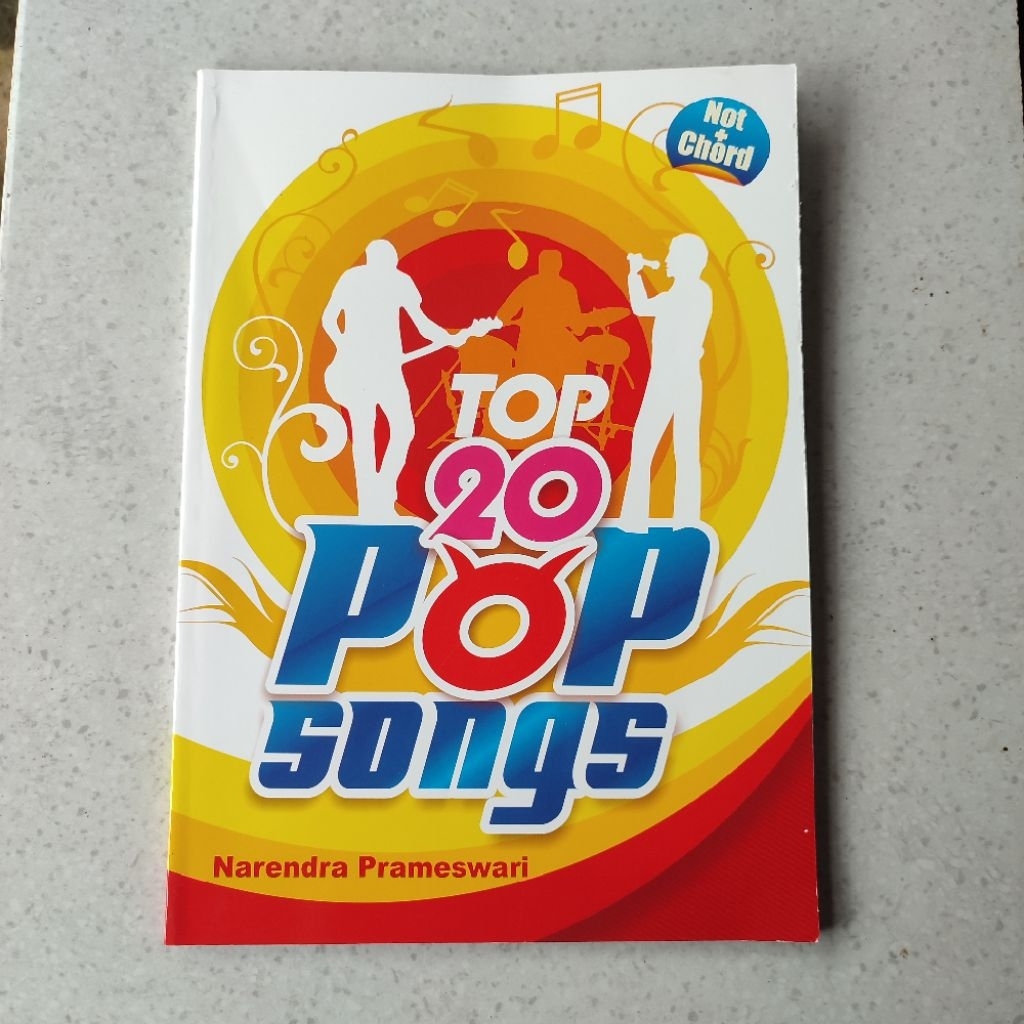 buku lagu dan cord buku praktek berisi diagram piano dan cord gitar