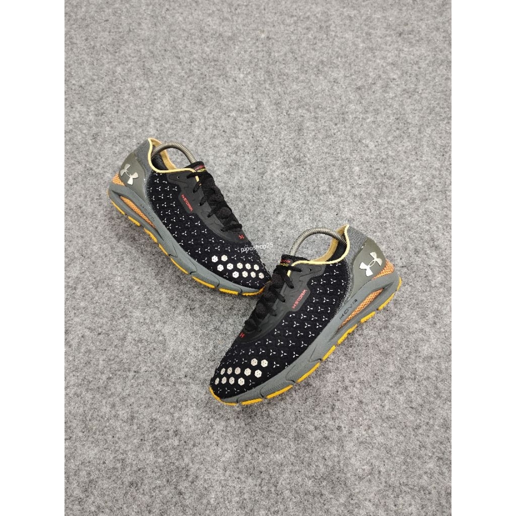 Under Armour HOVC Sonic 3 Storm Black Lunar Orange. Size 42,5 insol 27