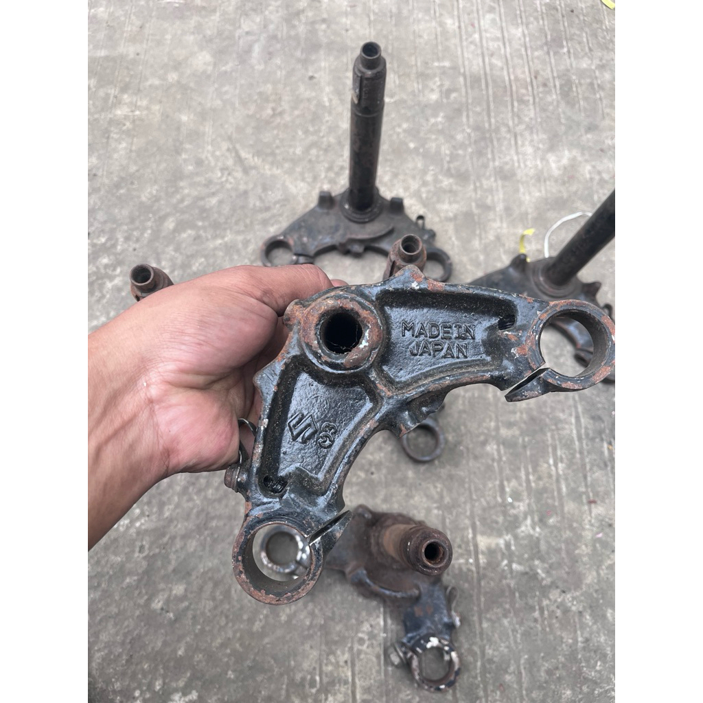 segitiga bawah suzuki a100 original nos
