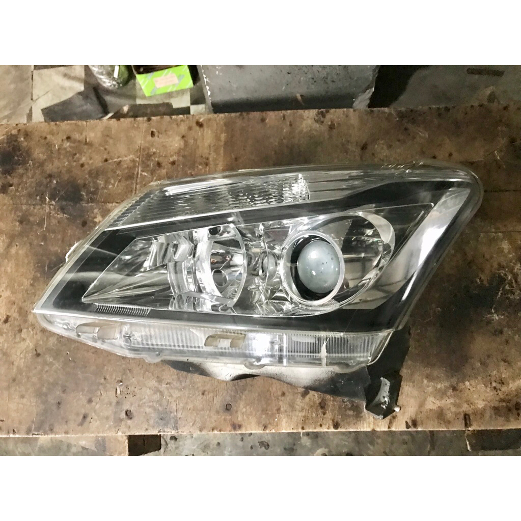 Headlamp lampu depan isuzu mu-x mux