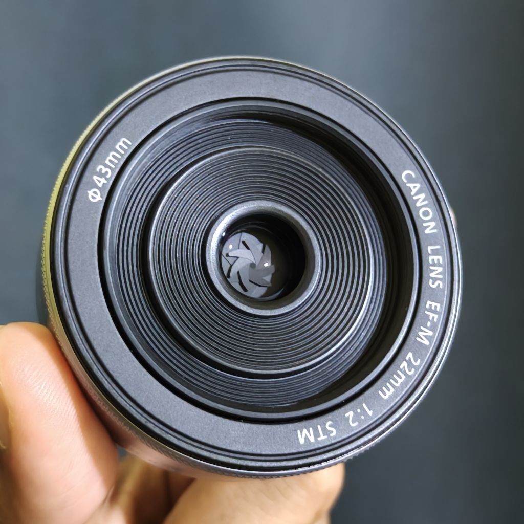 lensa fix canon 22mm f2 mirrorless