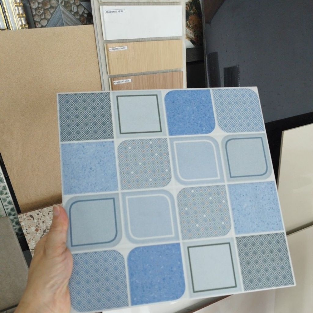(Medan)KERAMIK LANTAI KAMAR MANDI 25x25/30 MIX FREE ANTAR MEDAN