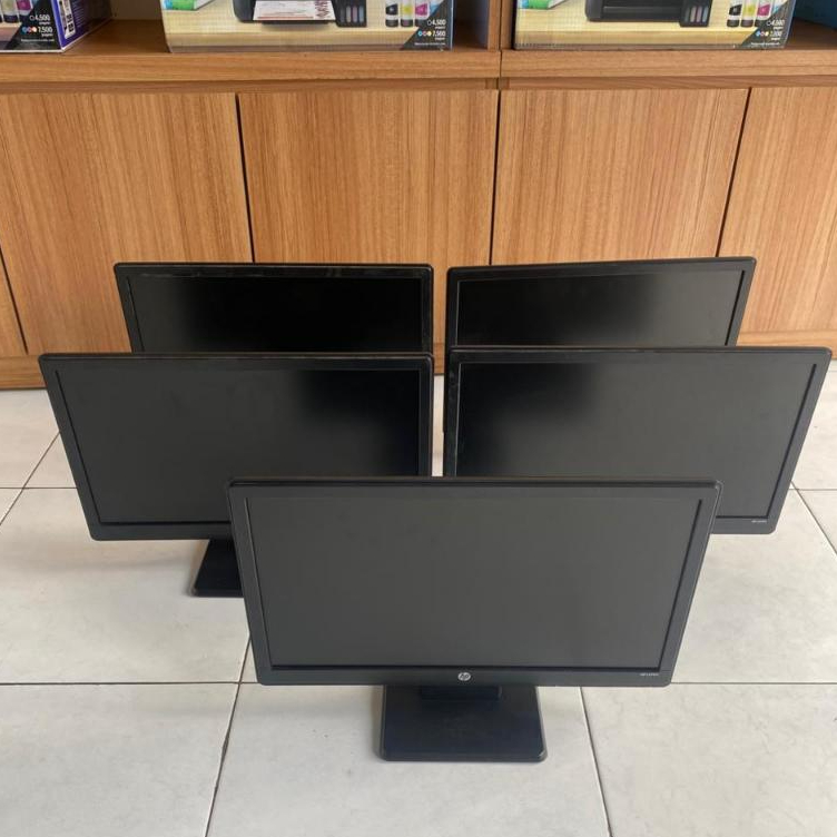 Lcd monitor 19 inch merk HP Port vga  Garansi 2 minggu Kelengkapan: kabel power