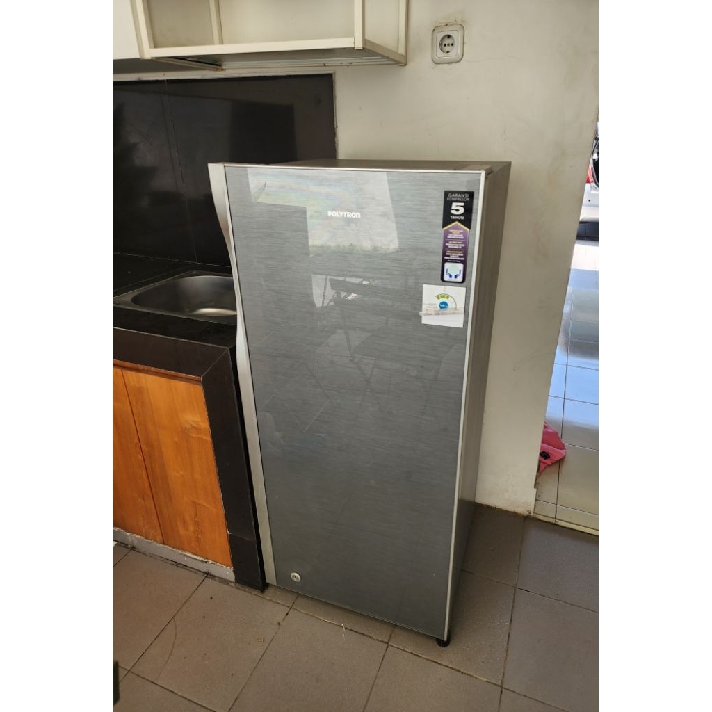 KULKAS POLYTRON ER40018206 182 LITTER 70 WATT SDA