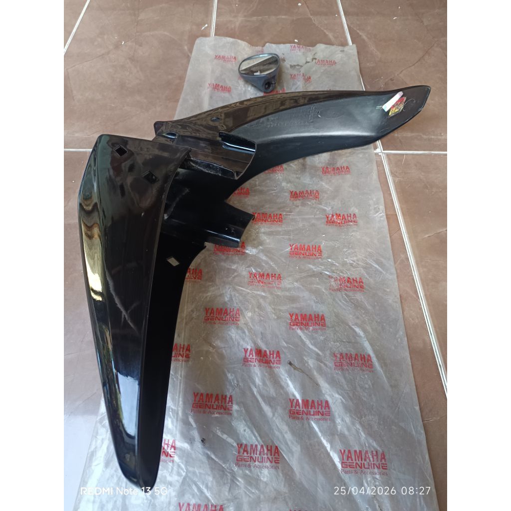 4US-F1511-00-33 spakbor depan yamaha f1zr fizR hitam original yamaha