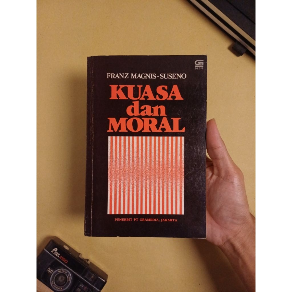 Kuasa dan Moral (Franz Magnis-Suseno)