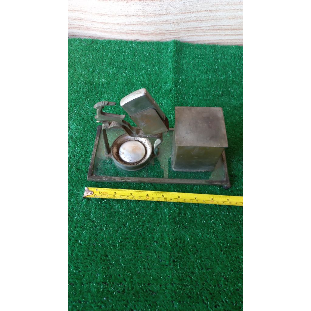 Hiasan dan Korek zippo Kuningan Set Antik Eropa