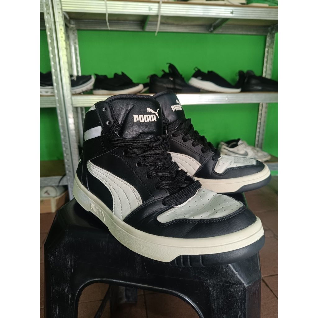 Sepatu Sneakers Puma Rebound LayUp Mid High Top Black White Original Second Size 40