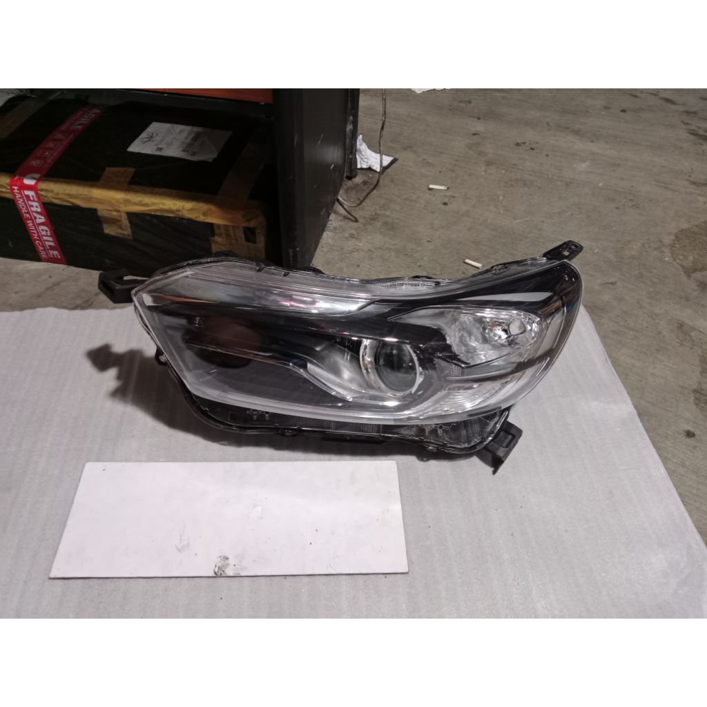 hedlem lampu depan mobilio