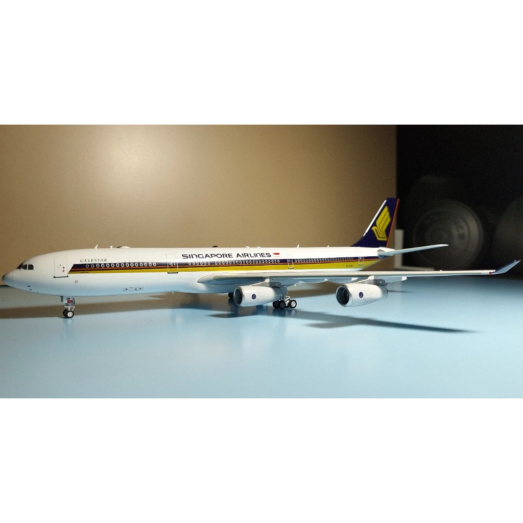 Diecast Pesawat Singapore Airlines - Airbus A340-300 registration 9V-SJM named Celestar Jfox skala 1
