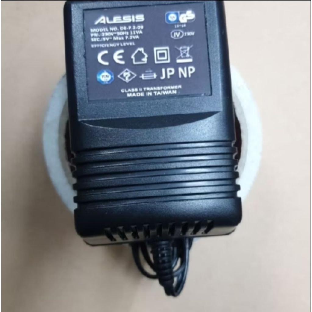 Adaptor efek vokal alesis microverb 4 Made in Taiwan/ Malaysia 9V
