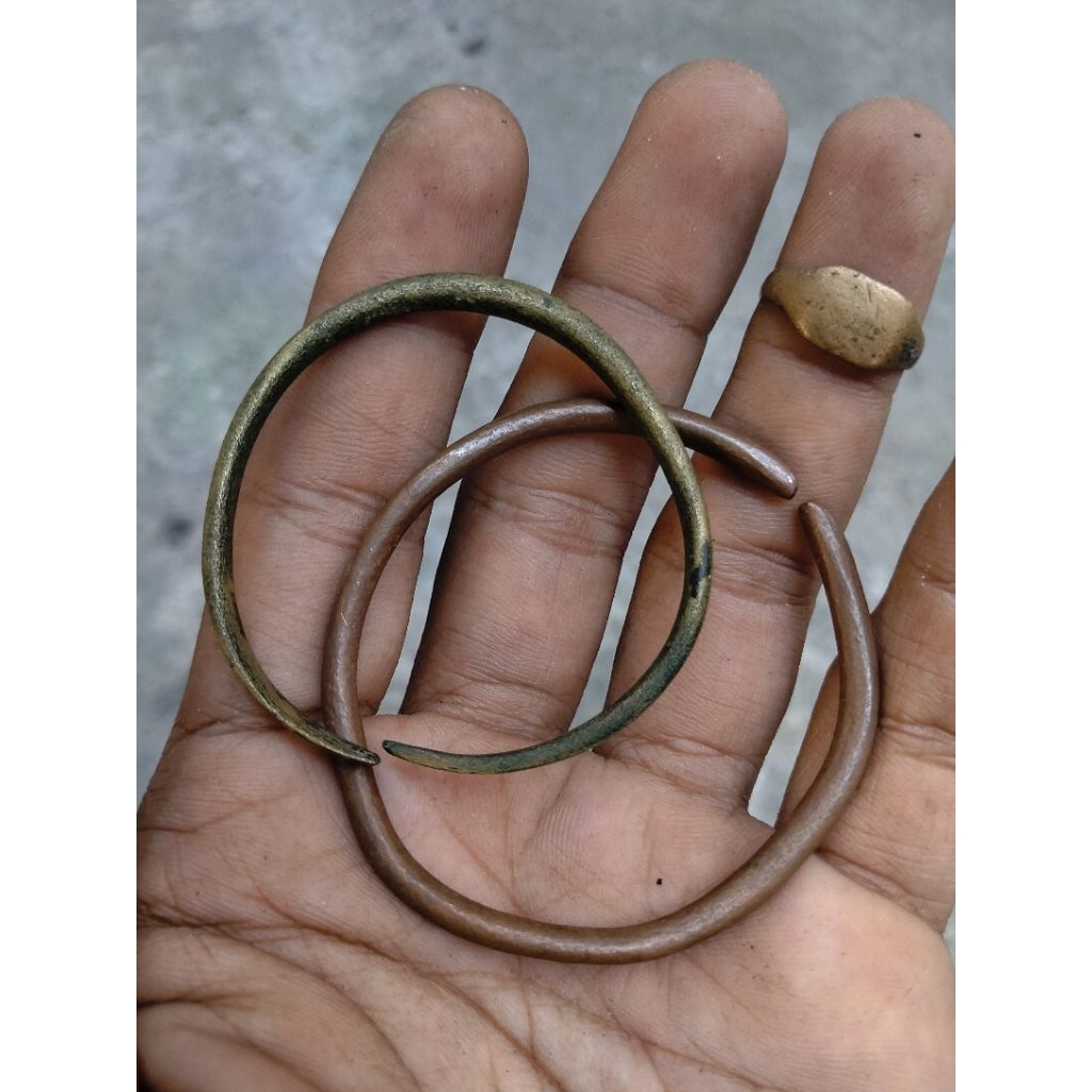 gelang Antik , cincin , Temuan Sungai Brantas Original