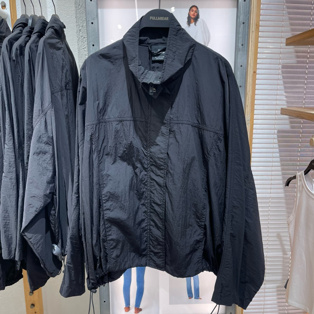 Jaket Parasut PULL&BEAR Women jastip (jasa titip)