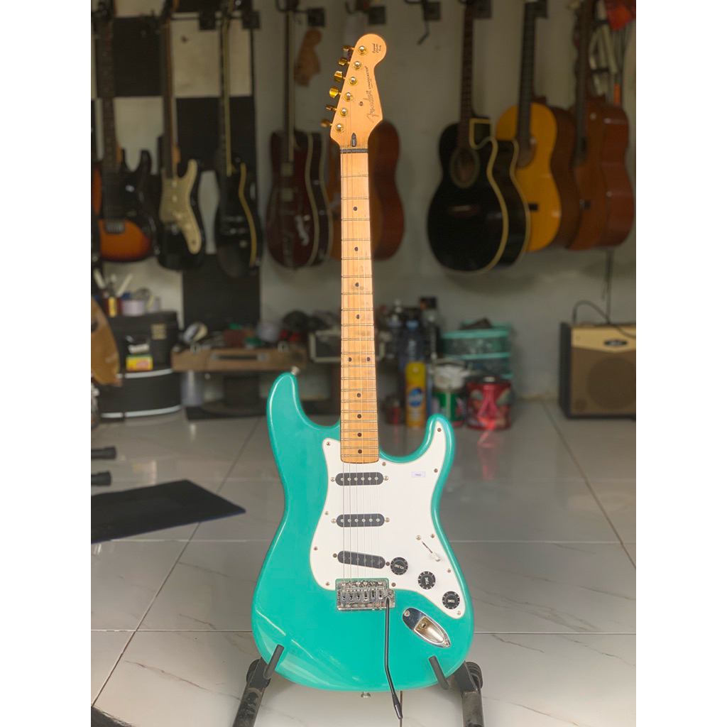 gitar elektrik stratocaster replika