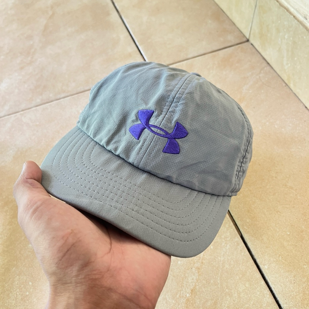 topi under armour