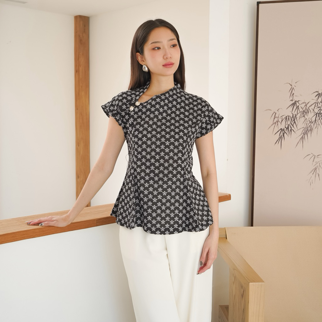 Mervelle Clothing Vira Blouse Katun Bolong Bordir