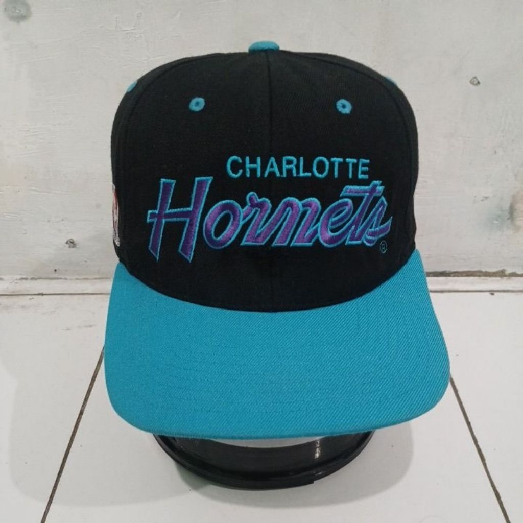 Topi Vintage Charlotte Hornets (Strap One Size Fits All)