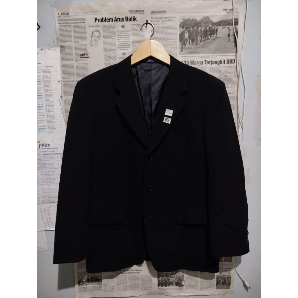 Jas Hitam Pekat Trugen (L)