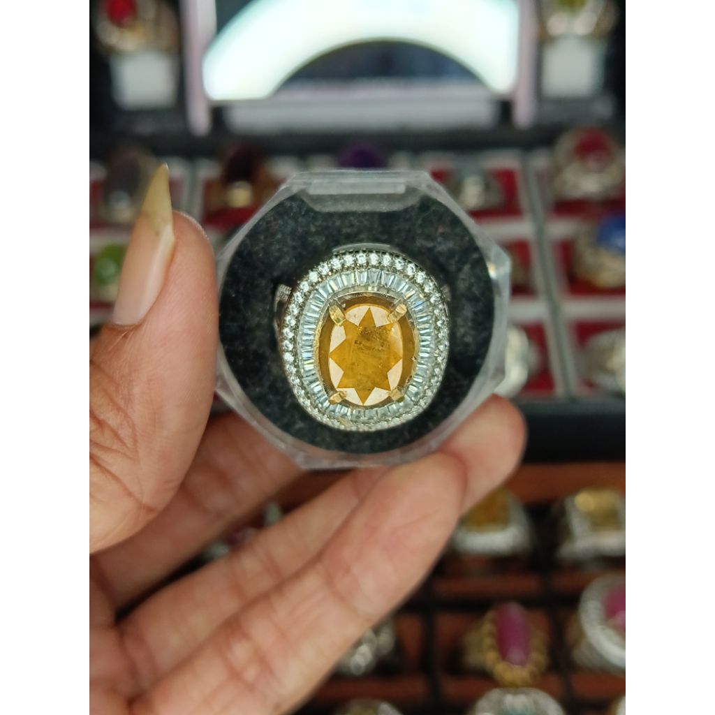 Yellow Safir Tanzania. Dikirim Sesuai Gambar