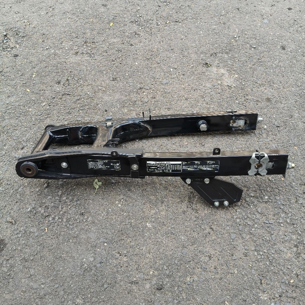 Swing arm CRF 150L Original (bekas) asli warna hitam