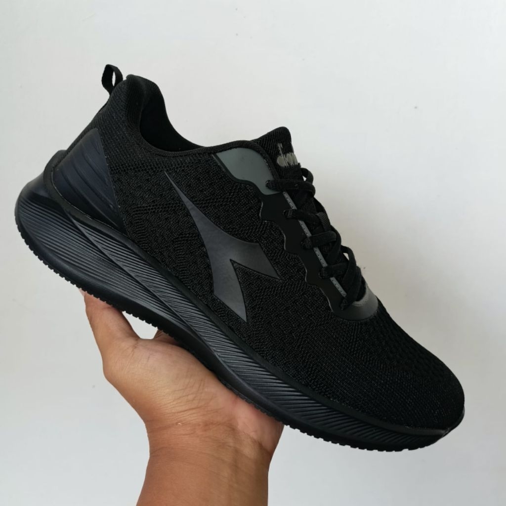 diadora govinda running shoes mono black