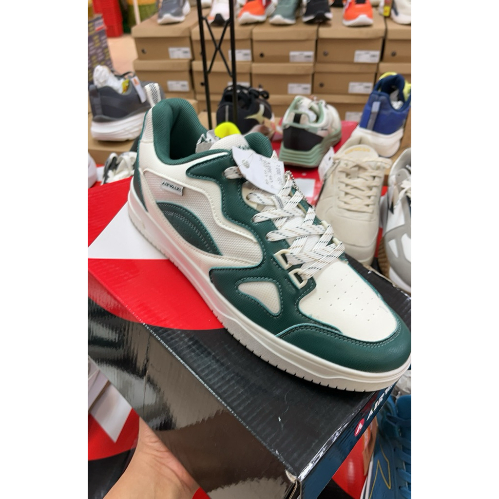 airwalk Sneakers Pria Casual Warna Hijau dengan Material Canvas yang Awet
