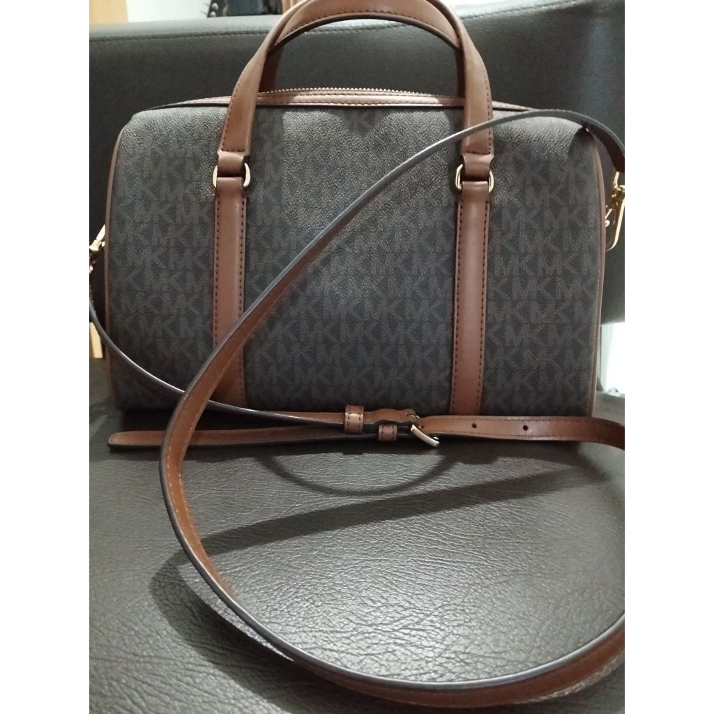 MK duffle medium signature brown