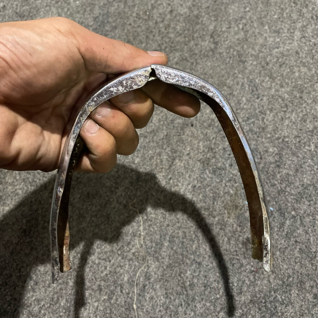 bando penjepit sayap tengah honda c70 original