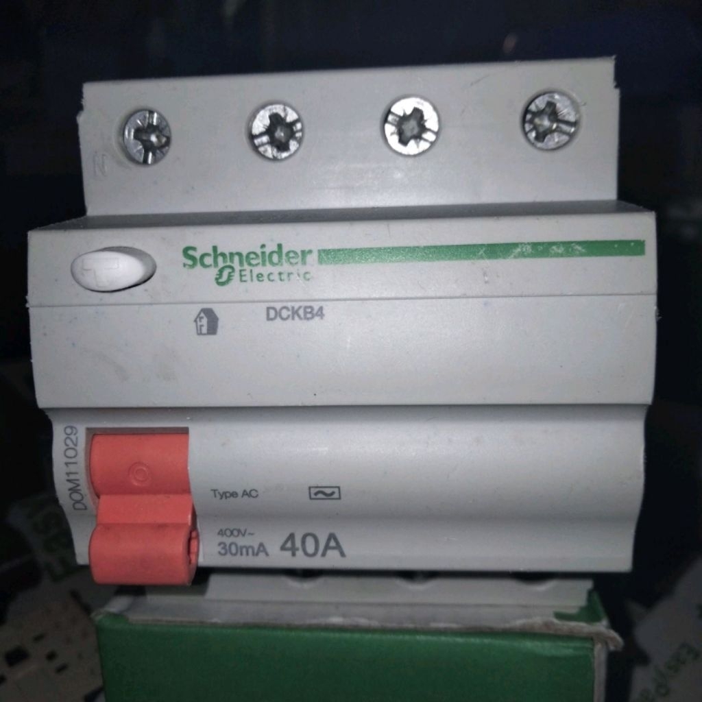 RCCB DOME 4POL 40A 30MA.. 300MA SCHNEIDER