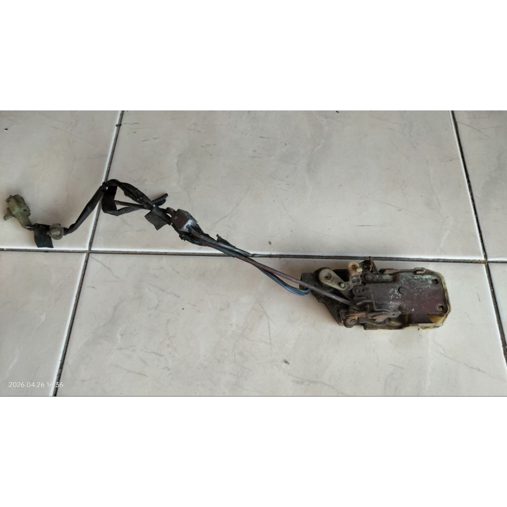 Doorlock pintu depan kanan grand civic lx